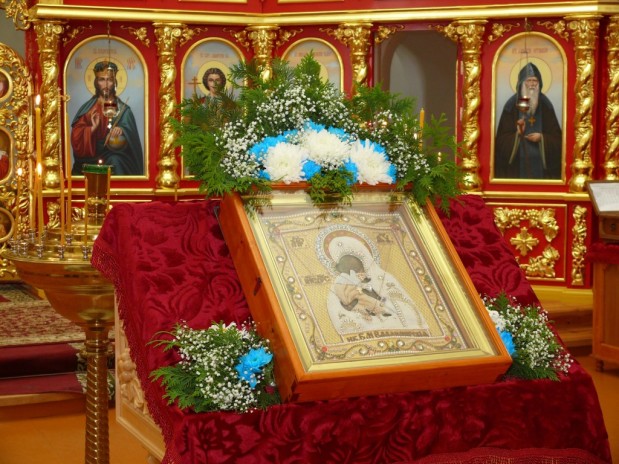 Всенощное бдение под праздник Владимирской иконы Пресвятой Богородицы в Троекуровском Свято-Димитриевском Иларионовском монастыре
